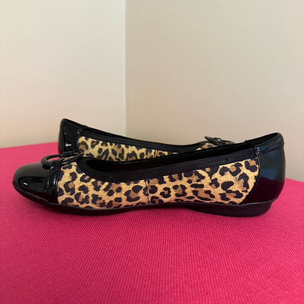 BRAND NEW size 9 1/2 animal print in suede. Clarks.